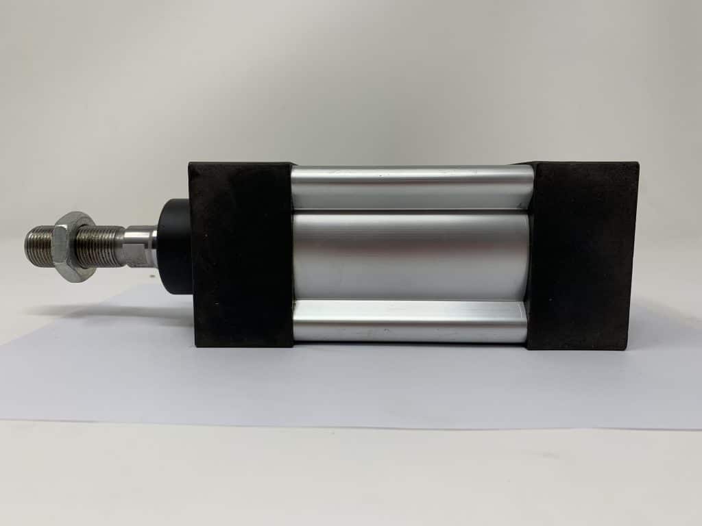 Cilindro Pneumatico doppio effetto CNOMO d.63 corsa 300 tipo CN63x300
