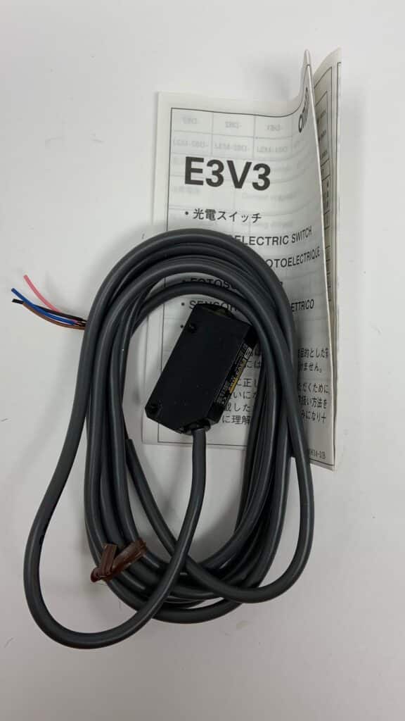 OMRON E3V3 interruttore fotoelettrico