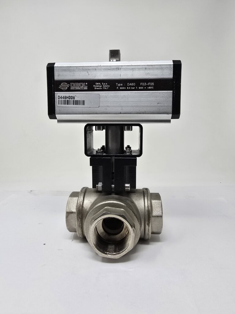 D160X007  Valvola a sfera 3 vie a T  DN.29  G.1”1/4 corpo in ottone nichelato, tenute in PTFE, completa di attuatore pneumatico doppio effetto.
